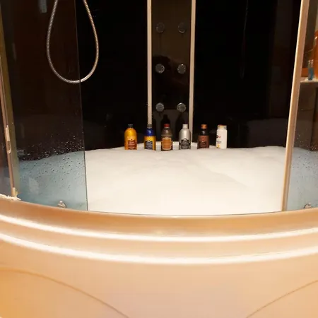 Center Of With Jacuzzi * 브라티슬라바