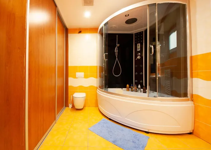 Apartament Center Of With Jacuzzi Bratysława